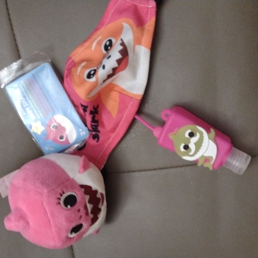 Baby shark trio pack you get the mama shark cube that Grandma shark children's +